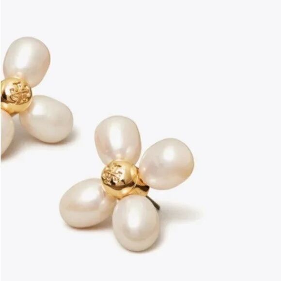 NWOT Tory Burch Gold Logo Fresh Water Stud Pearl Clover Earrings - Picture 3 of 4